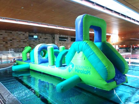 Hinchables en la piscina el 8 de febrero imgpsh fullsize anim 19