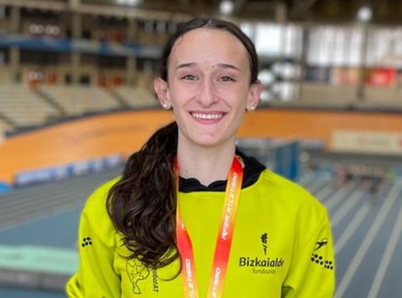 Tres medallas de oro para Bidezabal Durango Atletismo Taldea LAIA CARINANOS MEDALLA VALENCIA e1741350723878