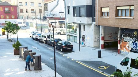 La huelga de la recogida neumática de basura se extenderá un mes basauras