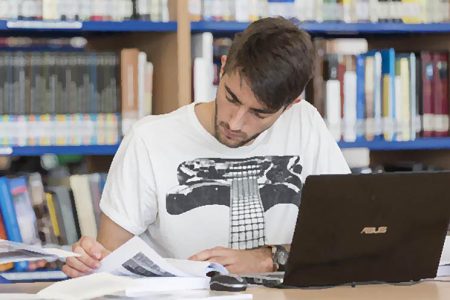 Sala de estudio para el 2 de mayo estudiante