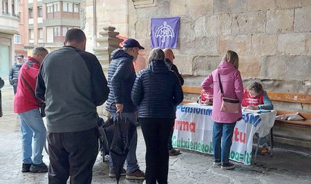 Recogida de firmas a favor de unas pensiones dignas pensionistas