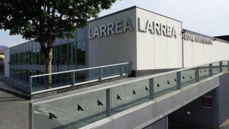 Inscripción para los cursos deportivos de julio de Larrea Larrea kiroldegia