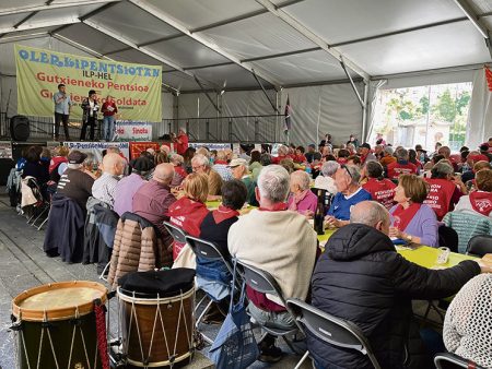 El Movimiento de Pensionistas de Euskal Herria llena Galdakao de poesía pensionistas