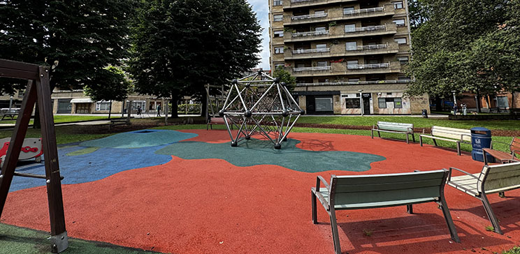 Licitado el mantenimiento de 18 áreas de juegos infantiles Haur parkeak lizitazioa