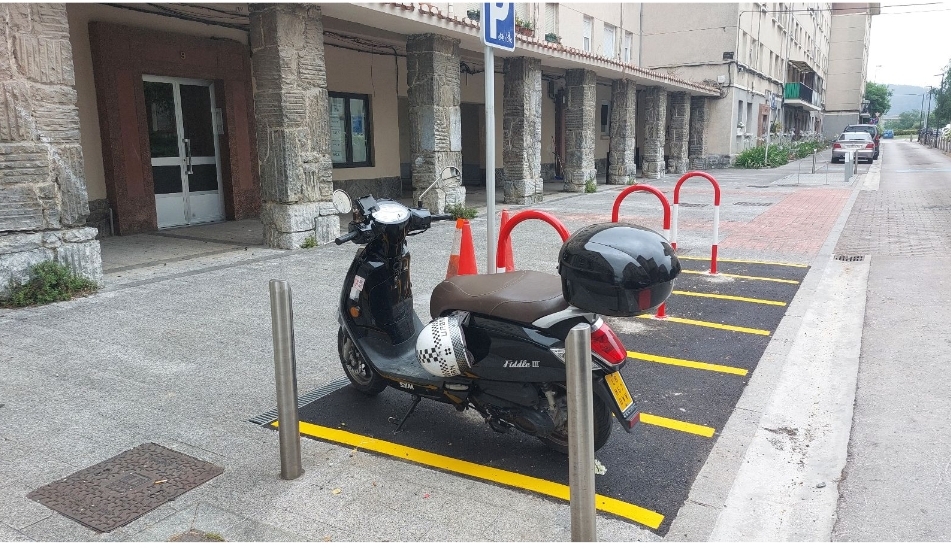 Nuevo aparcamiento para motocicletas en San Fausto