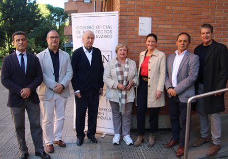 El Edificio de Viviendas Grupo San Ignacio ya luce la placa Docomomo Docomomo plaka 3