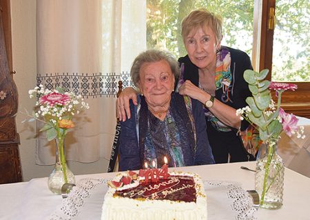 manuela cumple