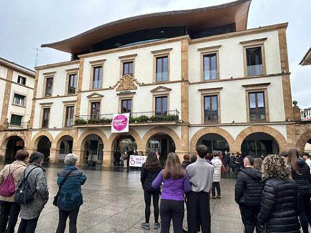 Concentración frente al Ayuntamiento (AU)