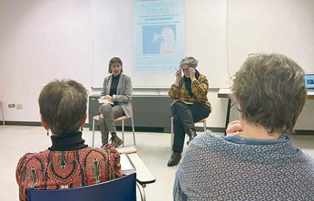 La escritora Katixa Agirre ofreció una charla en Torrezabal Katixa Agirre durante la charla en Galdakao. (MEFB)