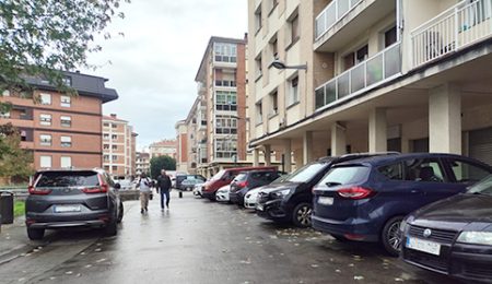 Vehículos en Usansolo. (IL)