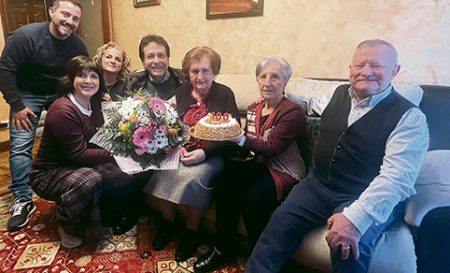 Josefa ha celebrado 100 años. (bU)
