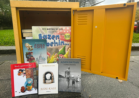 Armarios para fomentar el intercambio de libros en euskera Así son los armarios en los que tomar y dejar libros. (AU)