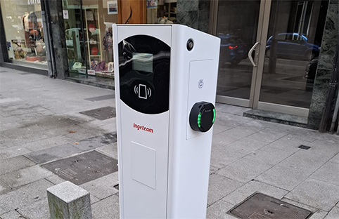 Nuevos puntos de recarga para vehículos eléctricos El Ayuntamiento ha renovado el punto de recarga en la zona de San Miguel 18. (AU)