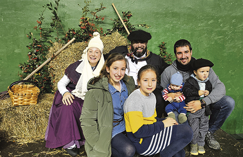 ¡Ya vienen Olentzero y Mari Domingi! Olentzero y Mari Domingi visitarán Galdakao para recibir a las familias. (AGE)