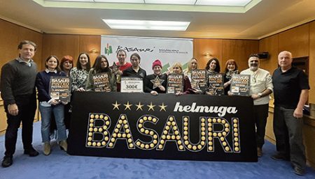 Foto de familia de los ganadores. (BU)