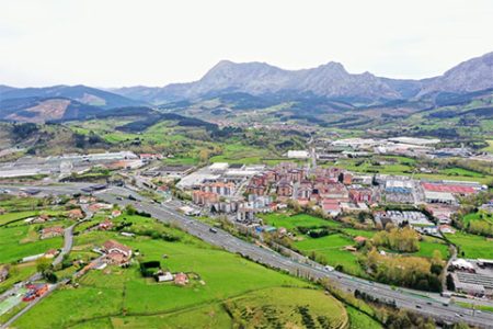 La ciudadanía quiere ampliar zonas verdes y recuperar senderos Vista de Abadiño. (AU)