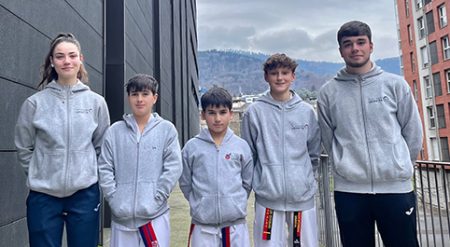 Bronces en el Campeonato de Euskadi de Combate cadete Los asistentes al campeonato. (CUG)