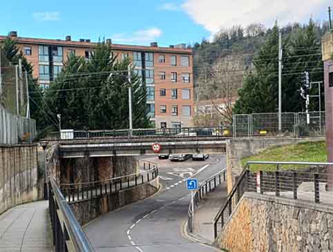 Mejorarán el paso entre Zubikurtxe y Zubipunte para evitar inundaciones Paso entre Zubikurtxe y Zubipunte. (AU)