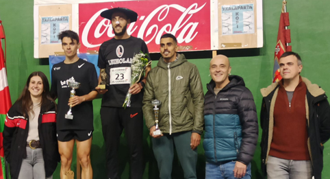 Caras conocidas en el podio de la San Silvestre de Galdakao 2025 Podio masculino de la San Silvestre. (IS)