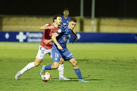 El Amorebieta, en busca de una victoria en Urritxe que se resiste El defensa zornotzarra Aitor Intxausti en el último duelo de los azules en casa. (SDA)