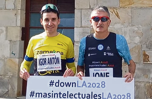 Carrera solidaria de Igor Antón y Javi Conde Antón y Conde antes de salir. (JC)