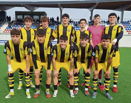 El CD Basconia sale del descenso por primera vez en la temporada La alineación titular del CD Basconia en su partido a domicilio frente al Eibar. (Foto: CDB)