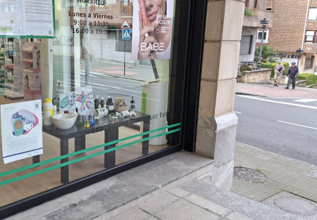 En marcha la campaña ‘Mujeres científicas’ en los comercios del municipio emakumezientzialariak2026web