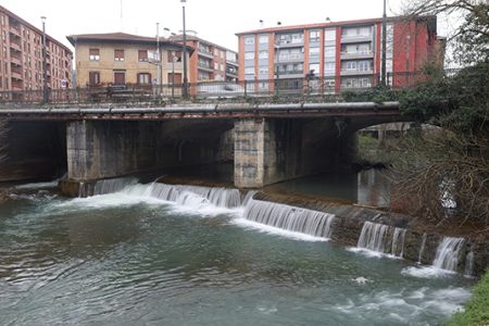 Eliminarán la presa de Mendizabal para reducir el riesgo de inundaciones La presa de Mendizabal (URA)