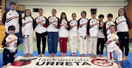 Los deportistas tras el campeonato. (CTU)