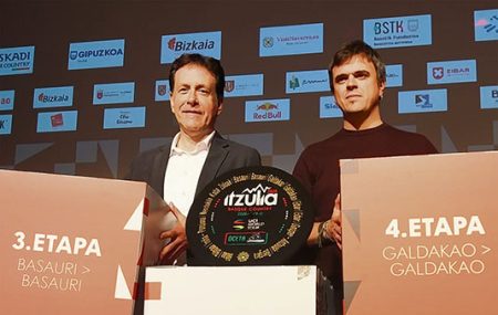 Los alcaldes de Basauri y Galdakao en la presentación. (Kiriki)