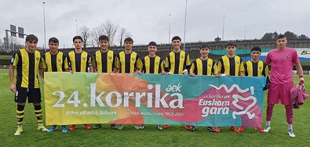 Un mal mes de marzo obliga al CD Basconia a empezar a sumar de 3 Foto de la alineación del CD Basconia en su último encuentro frente al Tudelano apoyando la Korrika que tendrá lugar durante los próximos días. (CDB)