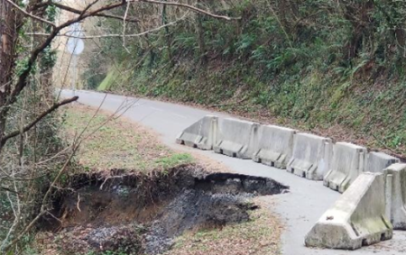 Abadiño reparará y mejorará la carretera de acceso a Atxarte Obras en Atxarte. (AU)