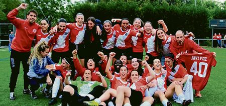 El Indartsu femenino asciende a Liga Vasca Las jugadoras y cuerpo técnico del Indartsu celebran el ascenso a Liga. (INC)