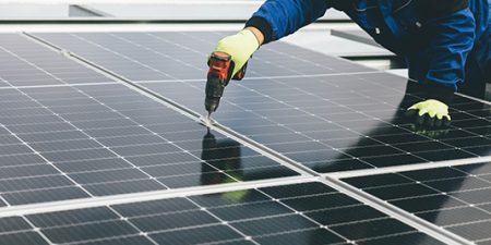 El Ayuntamiento entrará en la Comunidad de Energías Renovables de Abadiño Plaka fotovoltaikoa