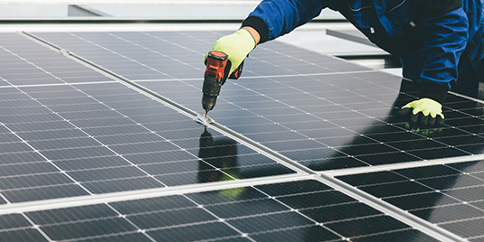 El Ayuntamiento entrará en la Comunidad de Energías Renovables de Abadiño Plaka fotovoltaikoa