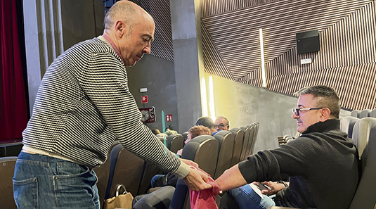 Celebrado el sorteo para adjudicar las plazas de aparcamiento municipales Un momento del sorteo. (GU)