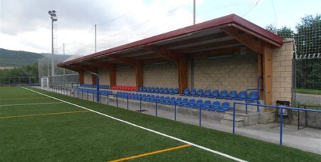 Renovarán las instalaciones deportivas de Txolon Imagen del campo de fútbol. (AU)