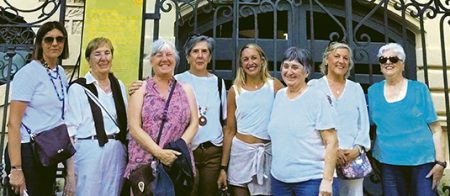 Mirari se fue de excursión a Getxo con Haizea López Un momento de la visita guiada. (IL)