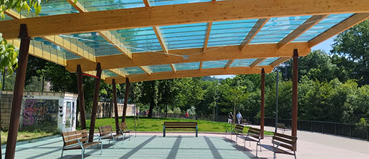 Finaliza la instalación de una cubierta en el parque Soloarte
