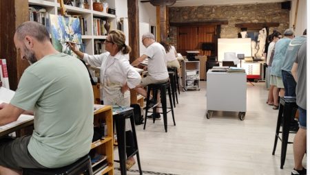 Ezkurdi Aretoa muestra las creaciones de 69 alumnos de Beittu