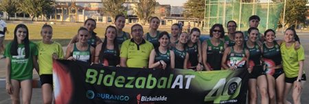 Integrantes del equipo tras la jornada final en Huesca. (BAT)