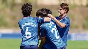 Los azules celebran el gol de Reka en Urritxe en la jornada inaugural. (SDA)