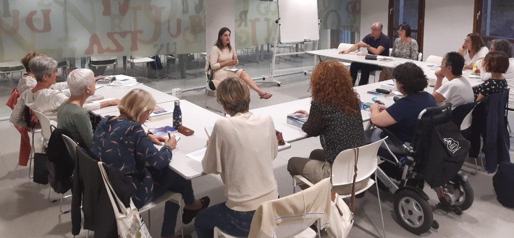 Lecturas a ciegas en la Biblioteca Bizenta Mogel