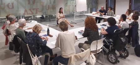 Lecturas a ciegas en la Biblioteca Bizenta Mogel